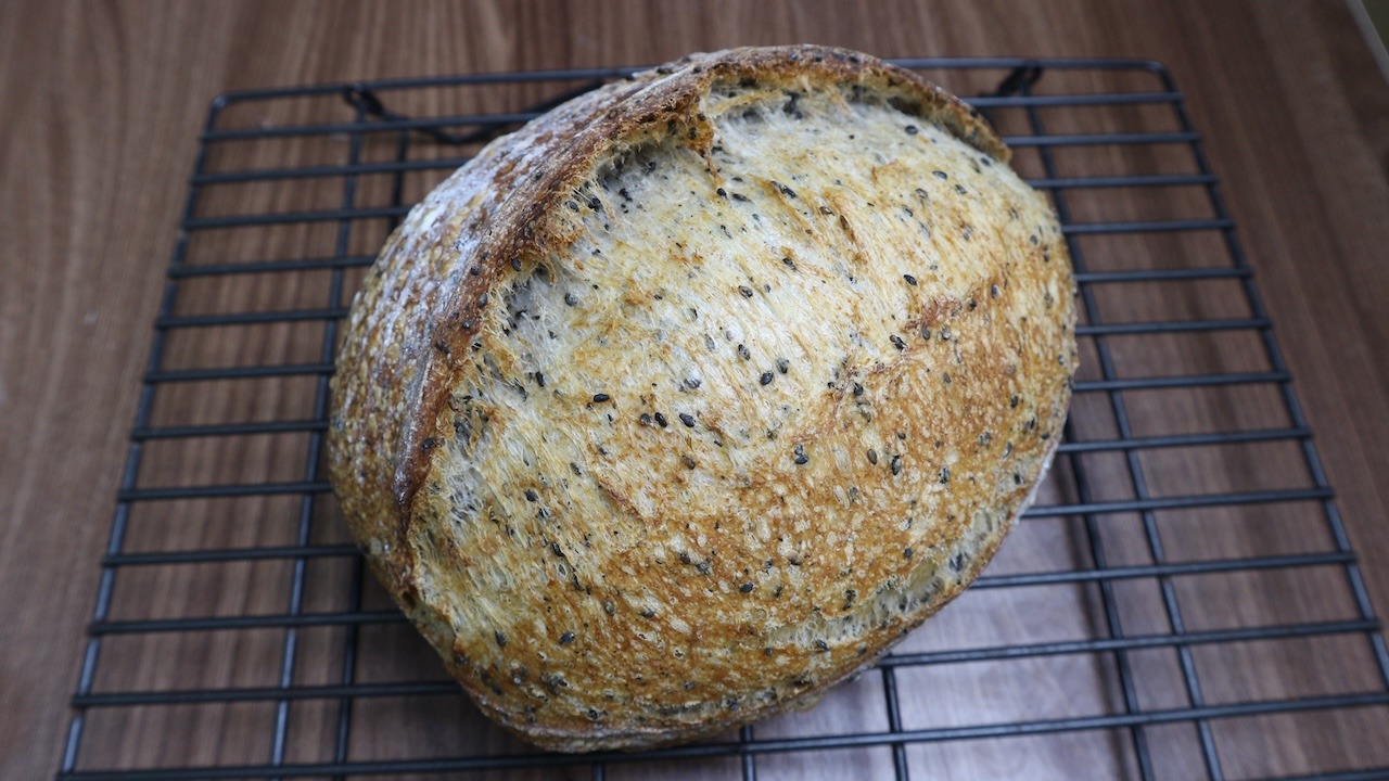 cách làm bánh mì sourdough mè đen nguyên cám